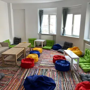 https://bucarest-penthouse-hostel.bucharesthotelsnow.com