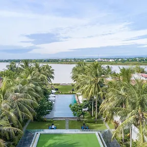 4* Resort Emerald Riverside