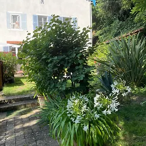 https://les-agapanthes-vaux-en-beaujolais.hotels-rhonealpes.com